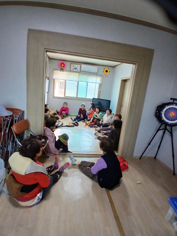 무료 혈관건강 검사및 마사지 기구 활용…사진